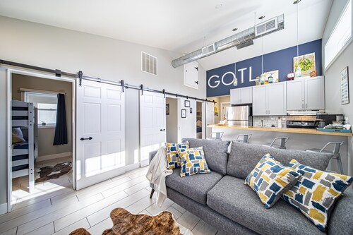 STILVOLL! Zentrale Luft / Wärme. Gratis Wifi. Gehe zum Strip! RENOVIERTER JUNI 2018 