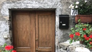 Exterior detail - Apartment The Rock Lake Como (Brienno)