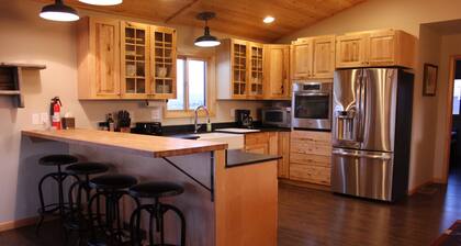 Blacktail Inn & Stables