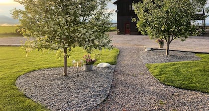 Blacktail Inn & Stations