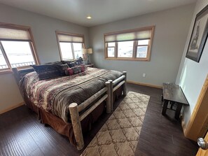 3 bedrooms, iron/ironing board, internet, bed sheets - Blacktail Inn & Stations (Dillon)