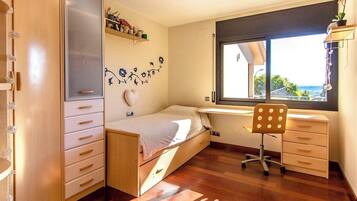 4 chambres, fer et planche à repasser, Wi-Fi gratuit