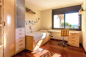 4 chambres, fer et planche à repasser, Wi-Fi gratuit