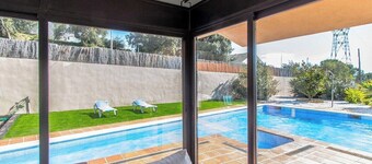 Stunning modern villa - just half hour to Barcelona!