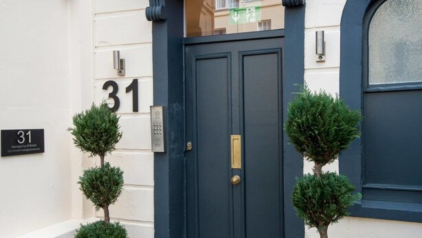 Unclassified image, 1 of 12, button - Suite 1 at 31 Meridian (Bristol)