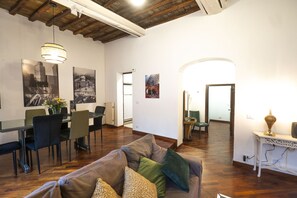 Smart TV - Above Pantheon Roof (Roma)