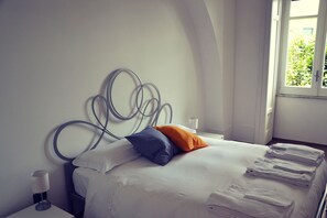 3 habitaciones, tabla de planchar con plancha y cuna de viaje 
