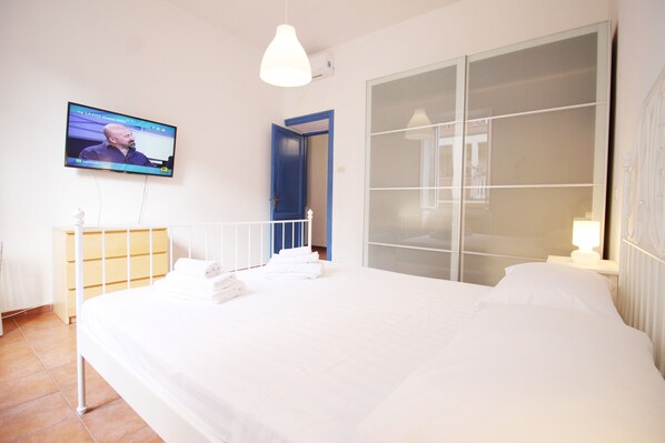 3 bedrooms, iron/ironing board, free WiFi, bed sheets