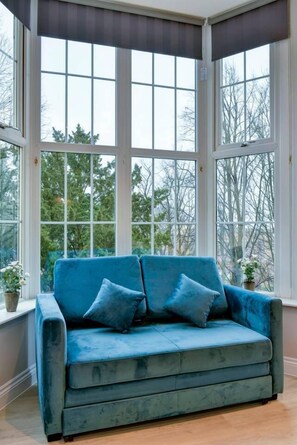 TV - Suite 4 at 31 Meridian (Bristol)