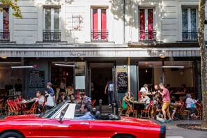 Outdoor dining - Cosy Gambetta, by Veeve (Paris)