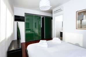 1 bedroom, in-room safe, desk, iron/ironing board - Enjoy the Sunset on Your Vatican Terrace (Roma)