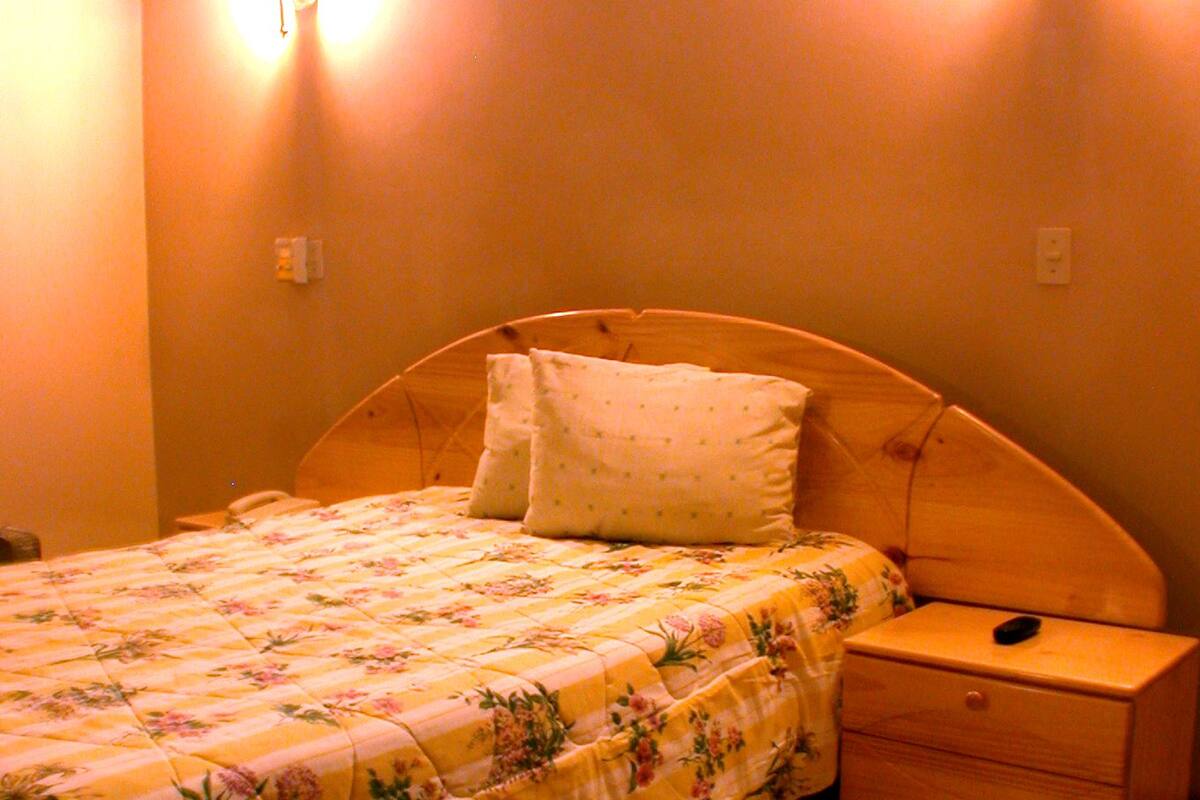 Laptop workspace, free WiFi, bed sheets