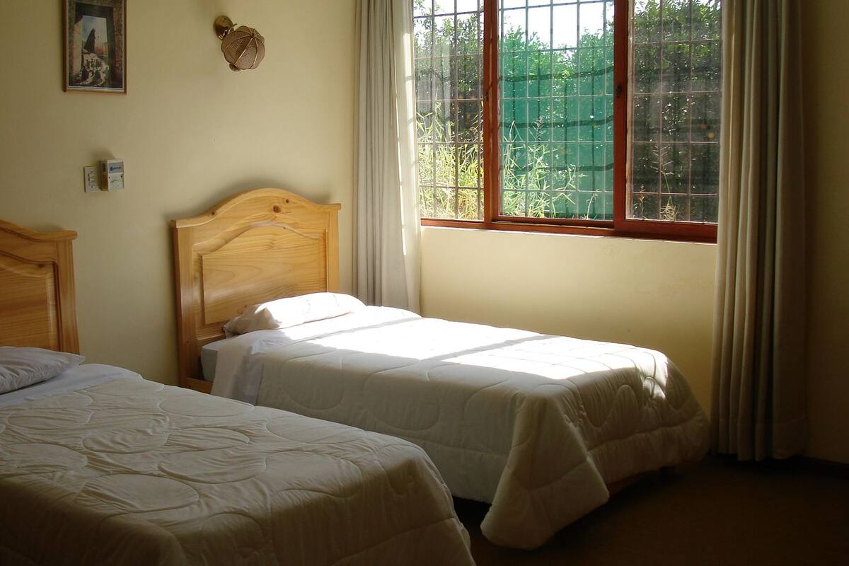 Vierbettzimmer (Air conditioning) | Laptopgeeigneter Arbeitsplatz, kostenloses WLAN, Bettwäsche