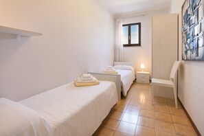 3 dormitorios, tabla de planchar con plancha, wifi gratis y ropa de cama