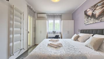 6 bedrooms, iron/ironing board, free WiFi, bed sheets