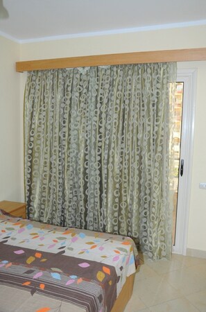 1 bedroom, desk, iron/ironing board, WiFi