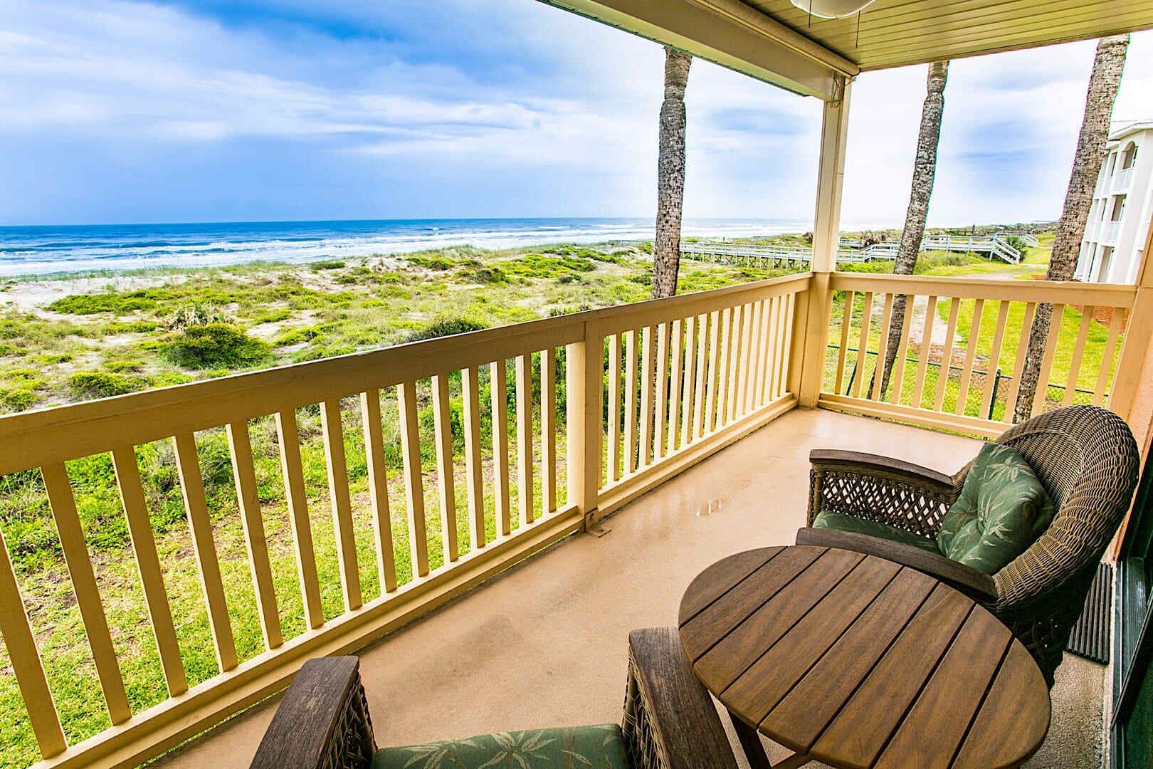 Beachfront Bliss: Historic Charm & Resort Feel