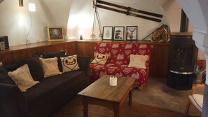 TV, fireplace, DVD player, books