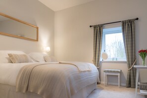 3 slaapkamers, een strijkplank/strijkijzer, reisbedje, gratis wifi