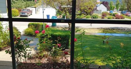 Close to City, Lakes, Golf, skiing, mountain trails, the best of both worlds