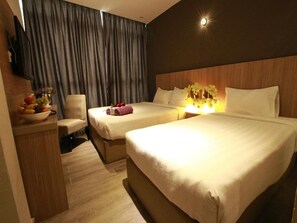 1 bedroom, desk, free WiFi, bed sheets - Luxury queen window in Valentino rooms  (Bukit Bintang)