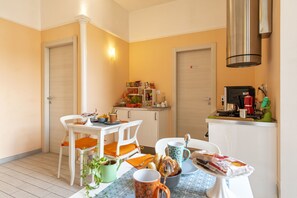 Free daily continental breakfast - Merulana Suite 2 (Rome)