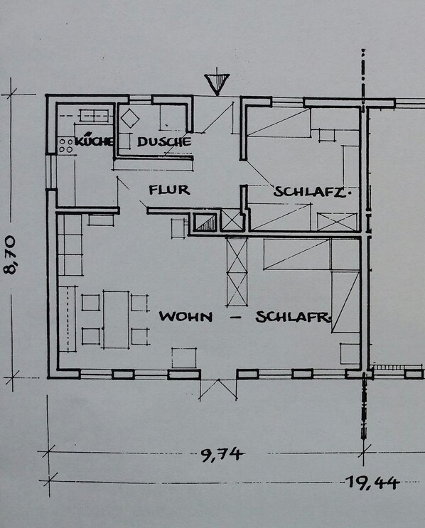 Plan d’étage d’un bâtiment avec des pièces identifiées, notamment « CUISINE », « DOUCHE », « COULOIR », « SÉJOUR », « CHAMBRE » et « CHAMBRE ». Les dimensions sont indiquées comme suit : 8,70, 9,74 et 19,44.