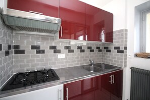 Fridge, microwave, coffee/tea maker, electric kettle