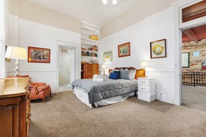 2 bedrooms, iron/ironing board, internet, bed sheets