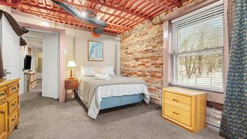 2 bedrooms, iron/ironing board, Internet, bed sheets