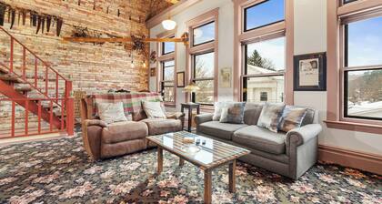 Saugatuck Retreat in Historic Downtown!