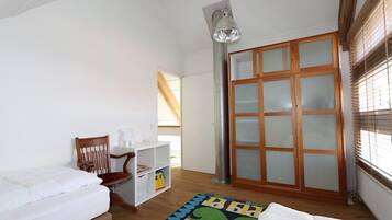 3 bedrooms, iron/ironing board, internet, bed sheets