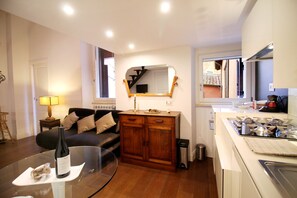 Kylskåp, ugn, spishäll och diskmaskin