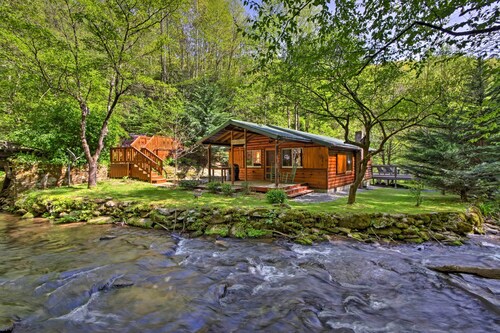 Fire Pit & Creekside Relaxation! Bryson City Cabin