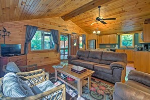 Books - Fire Pit & Creekside Relaxation! Bryson City Cabin (Bryson City)