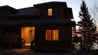 Hermosa casa adosada en el Lago Superior. Privado y tranquilo. 4 millas a Split Rock 