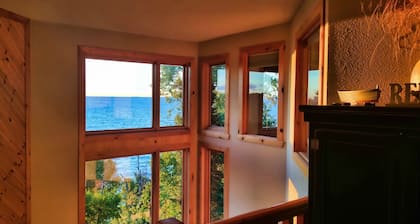 Peaceful 2 Bedroom Retreat with Lake Superior Sunrise Views. Near 3 State Parks!