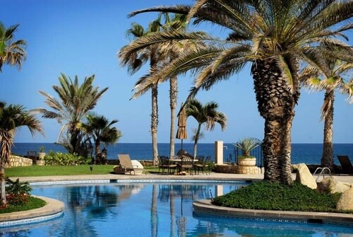2200sqft of Beachfront Luxury at reasonable prices!!