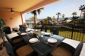 تناول الطعام بالخارج