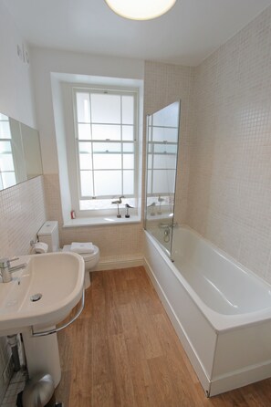 Bathroom - Carters Buildings Clifton Village (Bristol)