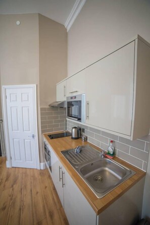 Private kitchenette - Lower Park Apartments Studio 5 (Bristol)