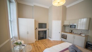 Unclassified image, 3 of 6, button - Lower Park Apartments Studio 5 (Bristol)
