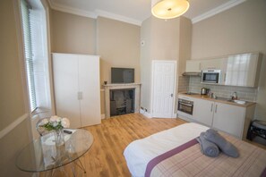 1 bedroom, iron/ironing board, free WiFi - Lower Park Apartments Studio 5 (Bristol)