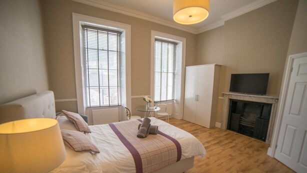 Unclassified image, 1 of 6, button - Lower Park Apartments Studio 5 (Bristol)