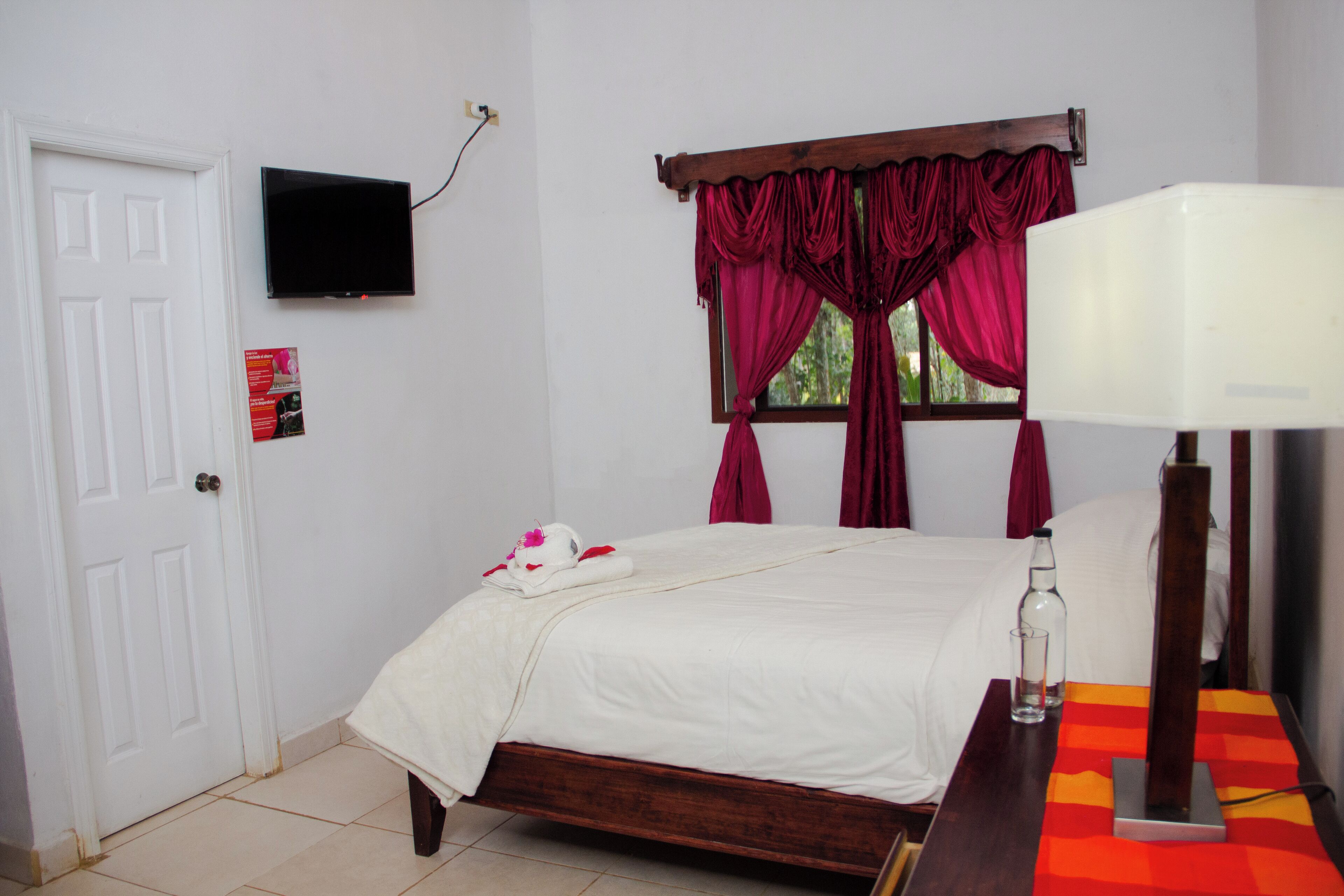 deluxe single room | iron/ironing board, free wifi, bed sheets