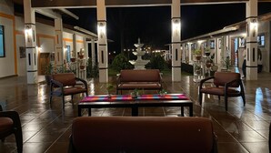 An outdoor patio area with seating, a fountain, and potted plants. - Hotel Huella Lenca (Yamaranguila)