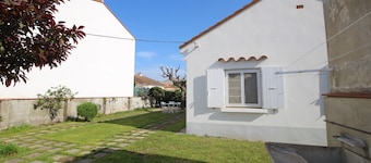 Maison à deux pas de la plage avec agréable jardin.