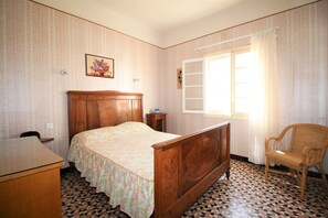 2 chambres, fer et planche Ă repasser