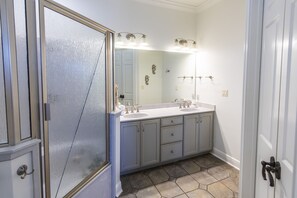 Douche, serviettes fournies