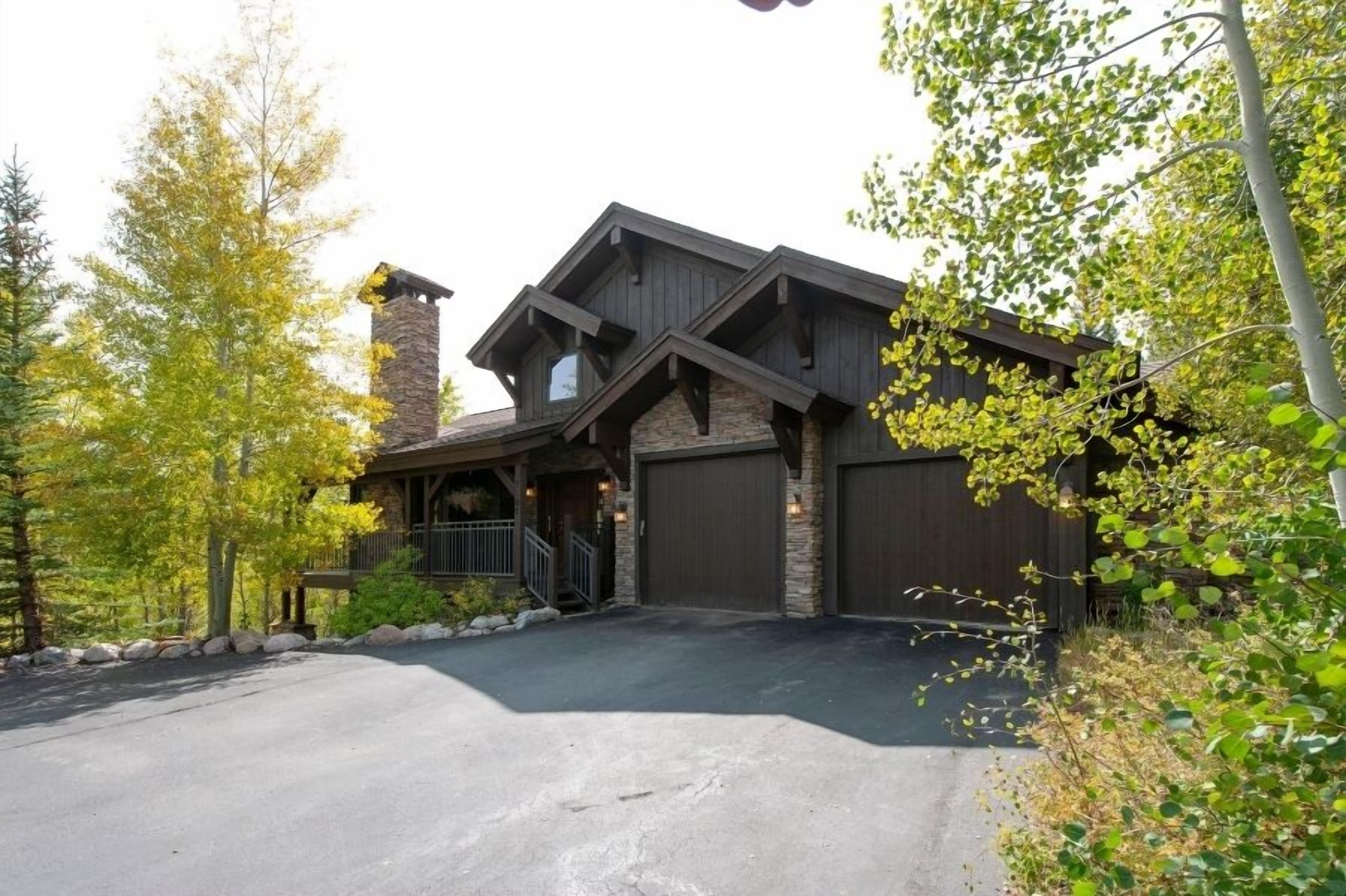 Private Luxury ~ Hot Tub, Pool Table, Secluded in Aspens